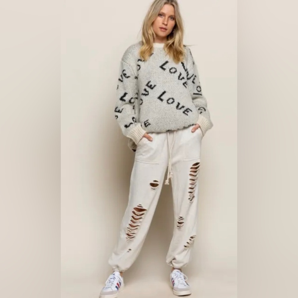 LOVE printed sweater in cream. Round neck.
